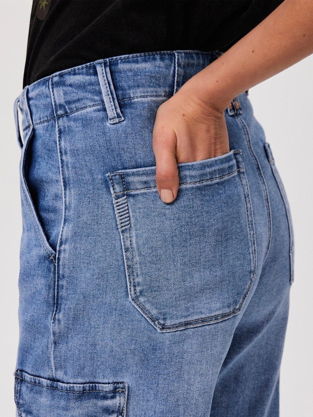 PAIGE Carly Wide Leg Cargo Jeans - Picture 4 of 11